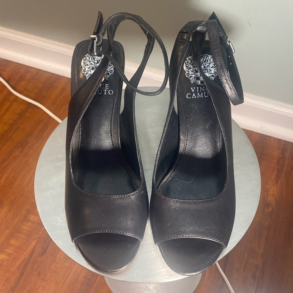 NWOT VINCE CAMUTO BLACK LEATHER SHOES